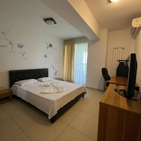 Lake Boutique Apartment Mamaia