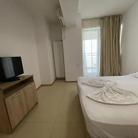 Lake Boutique Apartment Mamaia